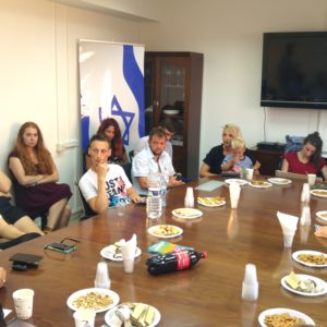 Круглый стол по проблемам молодежи в хайфском городском Управлении интеграции