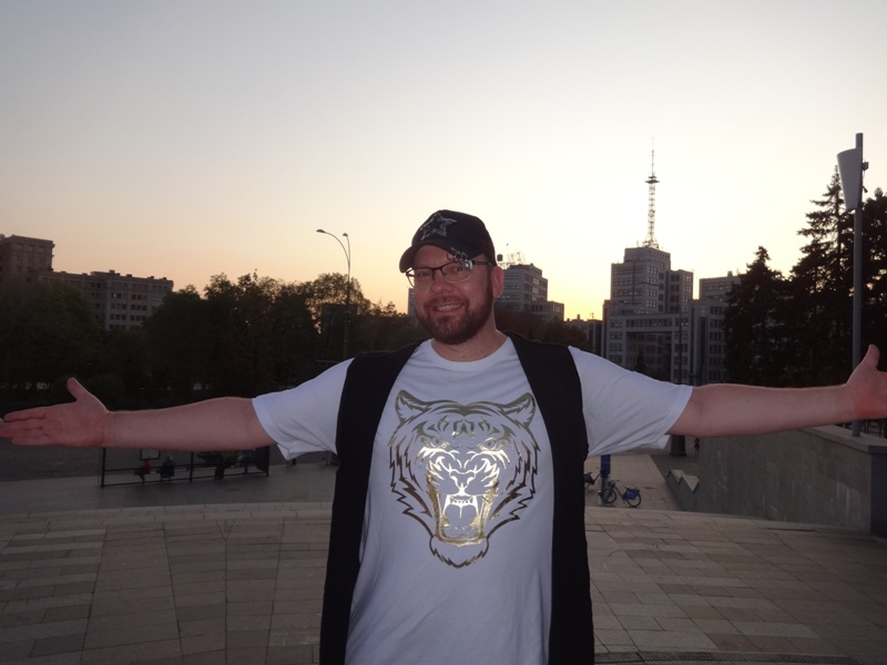 Иностранец в центре Харькова признался в любви (фото, видео)