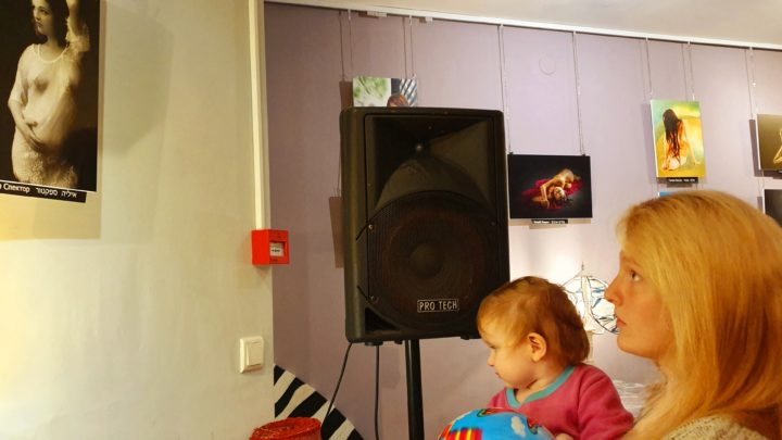 Интервью, обсуждения и музыка на открытии выставки «Обнаженная натура» в  арткафе «Зебра» в Хайфе (видео)