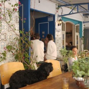 Один из ресторанчиков на рынке Тальпиет в Хайфе. Будущее в тумане