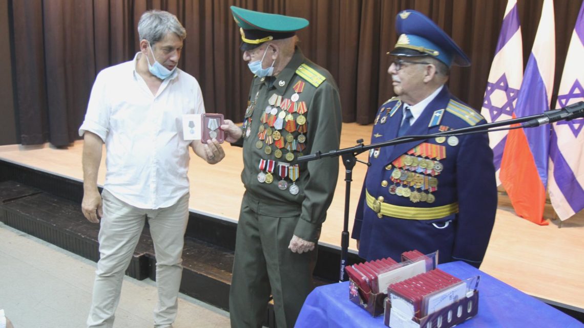 Вручение юбилейных медалей «75 лет Победы в Великой Отечественной войне 1941 – 1945 гг.» Вручение юбилейных медалей «75 лет Победы в Великой Отечественной войне 1941 – 1945 гг.»