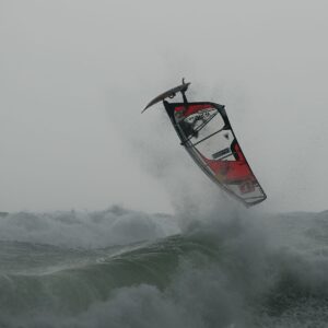 Это случится завтра! «Штормовые всадники» — лучшие серферы со всей страны будут соревноваться в эстремальных погодных условиях на высокой волне в Хайфе
